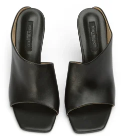Model Black Nappa